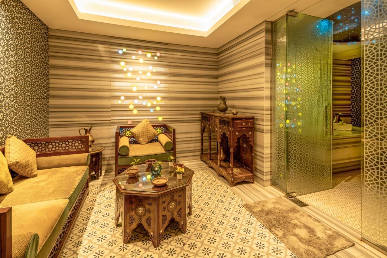 Pullman Sharjah Hotel Eksteriør billede A hammam in the Emirates Palace Hotel, Abu Dhabi, United Arab Emirates