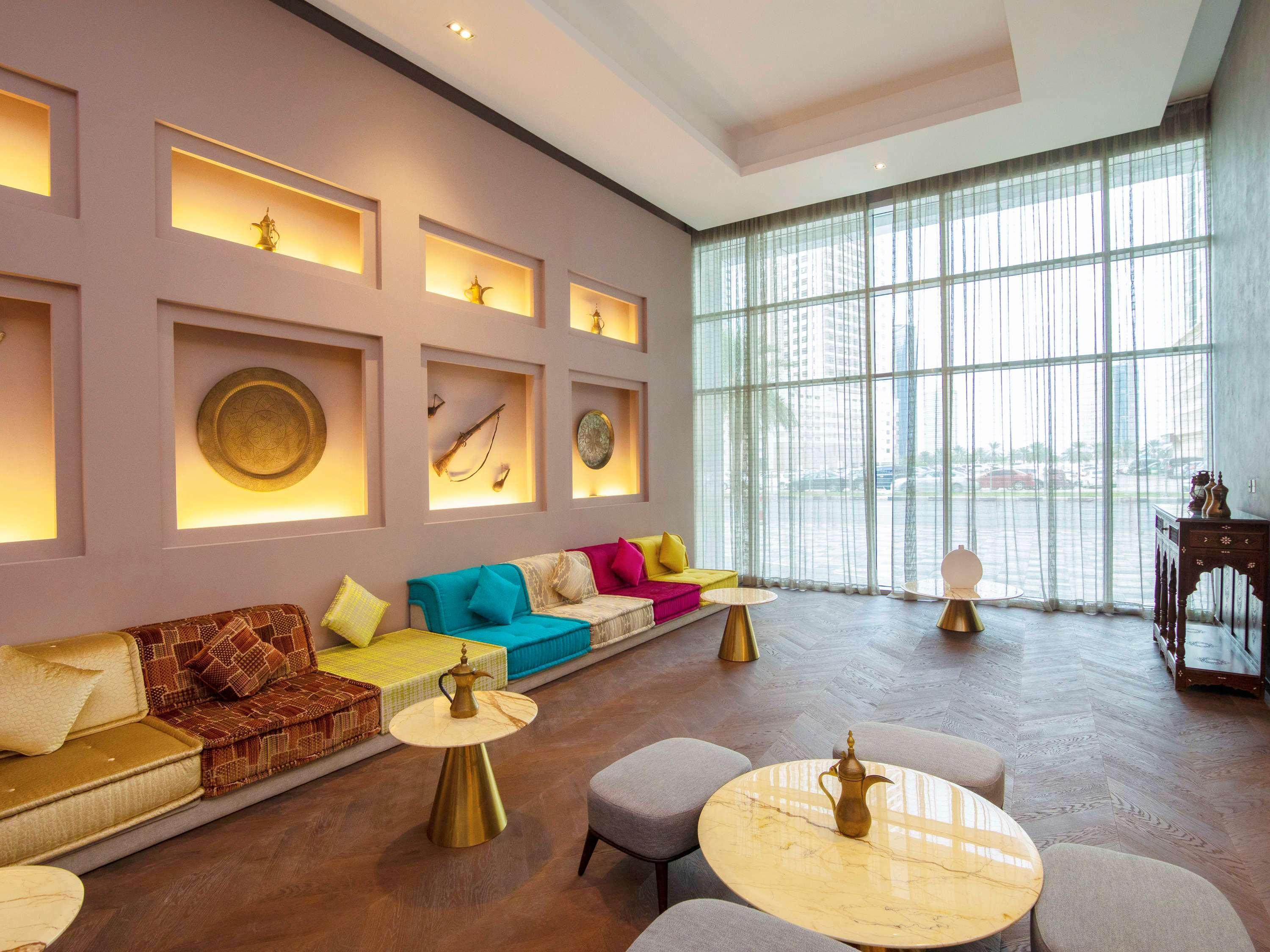 Pullman Sharjah Hotel Eksteriør billede The lounge at the airport
