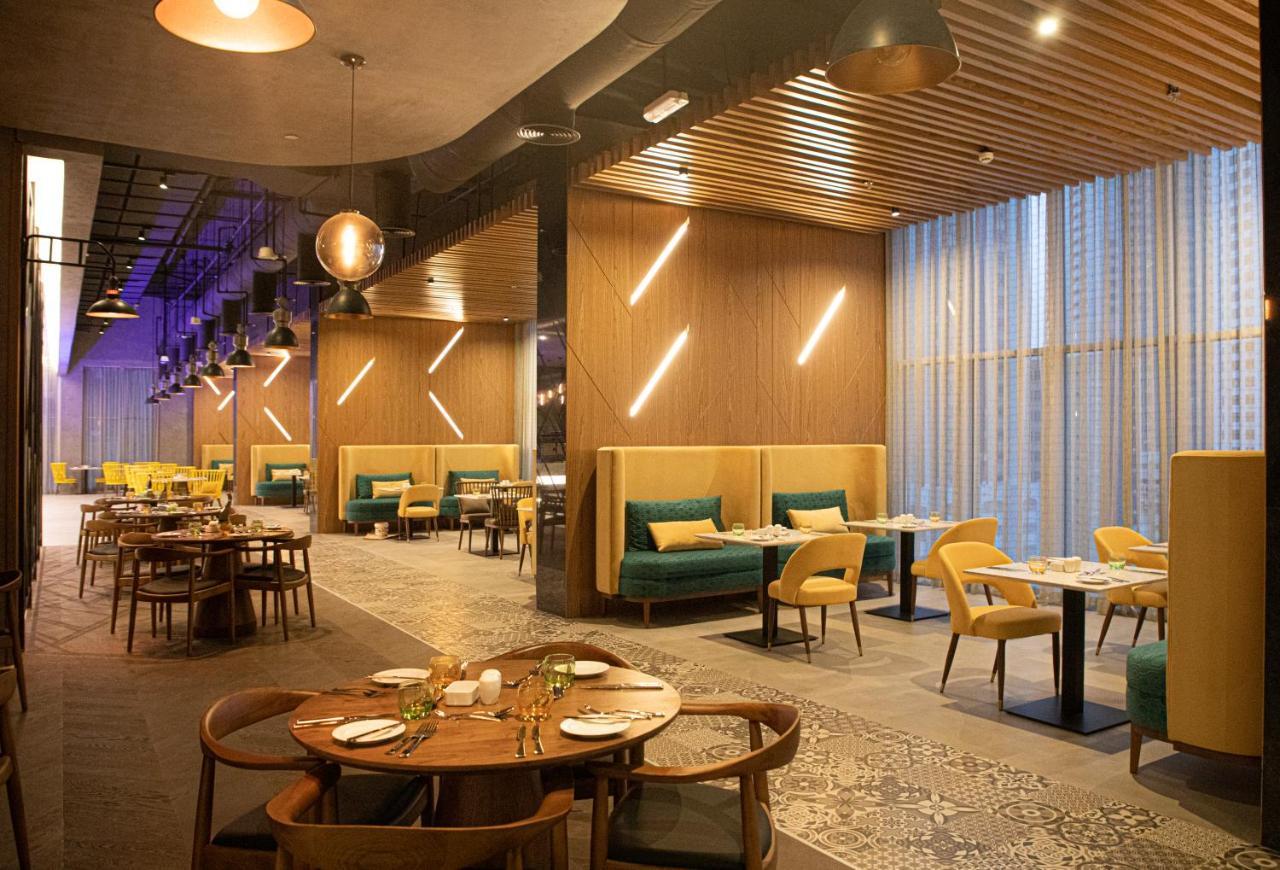 Pullman Sharjah Hotel Eksteriør billede The interior of the restaurant